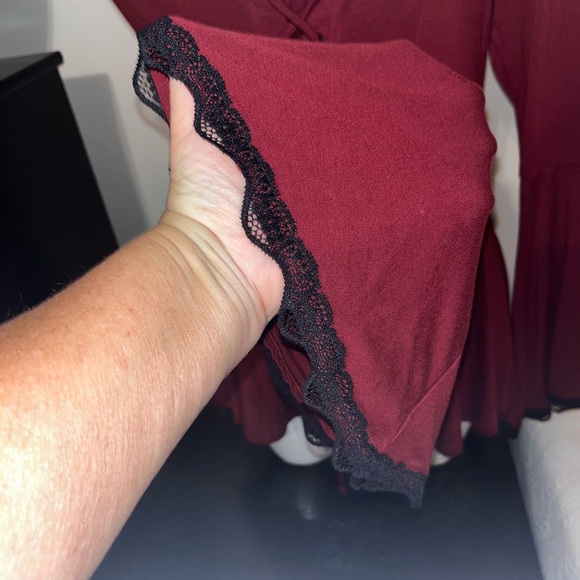 Hot Topic Burgundy Long Sleeve Top with Black Lace Skull Back - Picture 6 of 8